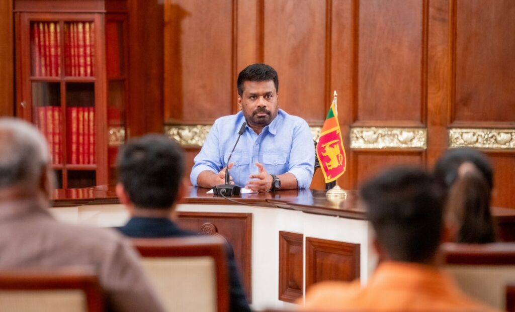 අපි මාධ්‍ය ප්‍රධානීන් හමුවෙති…න් රටේ වත්මන් තත්ත්වය ගැන දීර්ඝ කරුණු පැහැදිලි කිරීමක්….