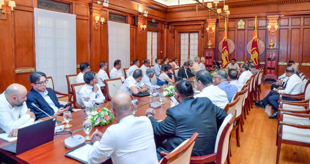 අපනයනය ප්‍රමුඛ ලෙස සලකා ක්ෂේත්‍රයට එල්ල වී ඇති අභියෝග ජය ගැනීමට රජය උපරිමයෙන් මැදිහත් වෙනවා……ජනපති අපනයනකරුවන් සමඟ පැවති සාකච්ඡාවේදී අවධාරණය කරයි…….