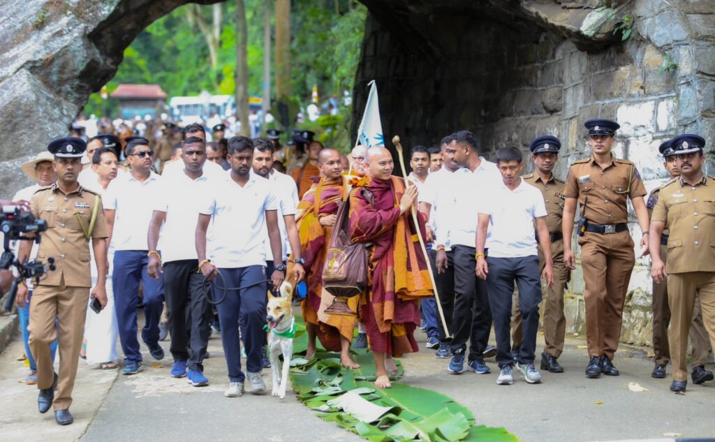 ලෝක සාමය පතා සිදු කරන “එහි පස්සිකෝ” සාම පාගමනේ තෙවන දිනය (අද 24) කඩුගන්නාව පසුකරමින්…