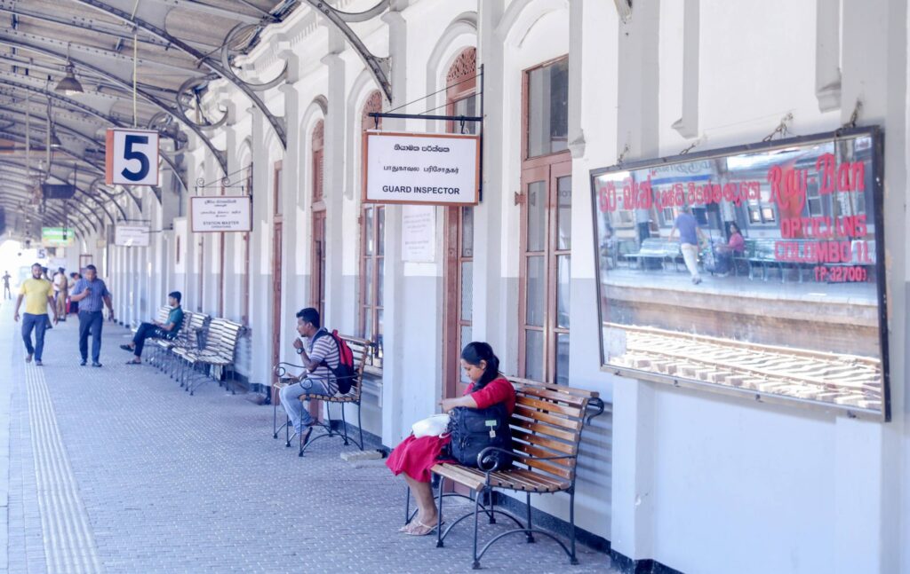 මරදාන දුම්රිය ස්ථානයේ පළමු අදියරේ නවීකරණ කටයුතු අවසන් කර ජනතා පරිහරණයට විවෘත කෙරේ…..